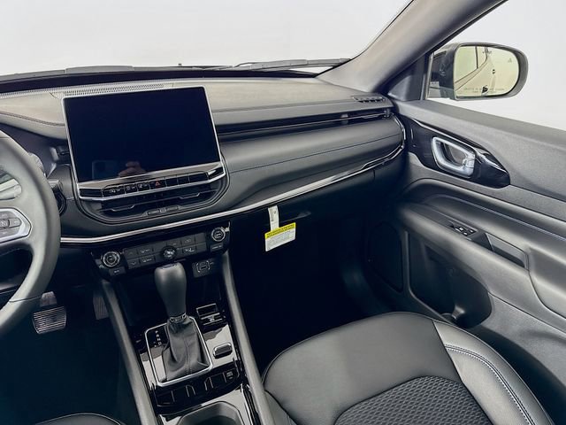 New 2026 Jeep Compass Latitude image 22