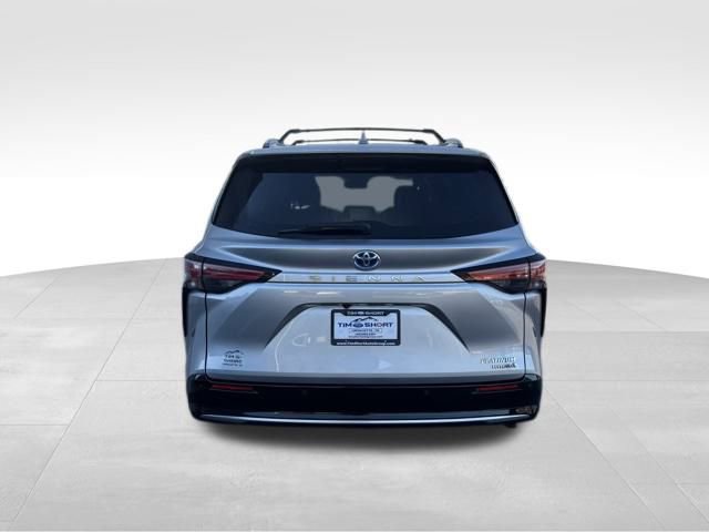 Used 2021 Toyota Sienna Platinum image 6
