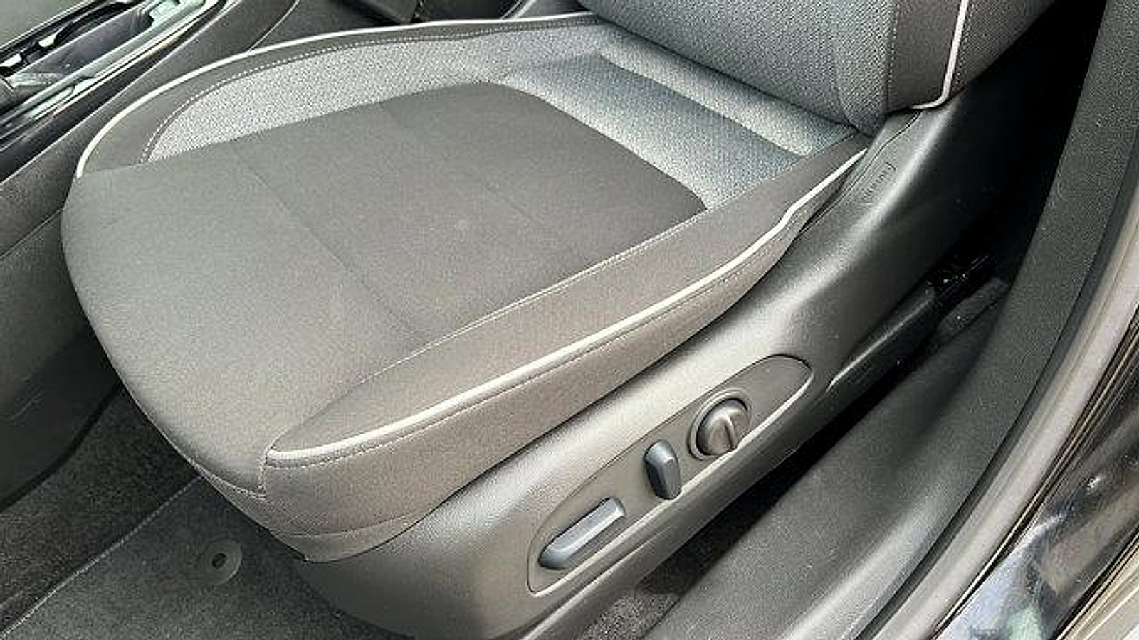 Certified 2023 Chevrolet TrailBlazer LT w/ Convenience Package image 17