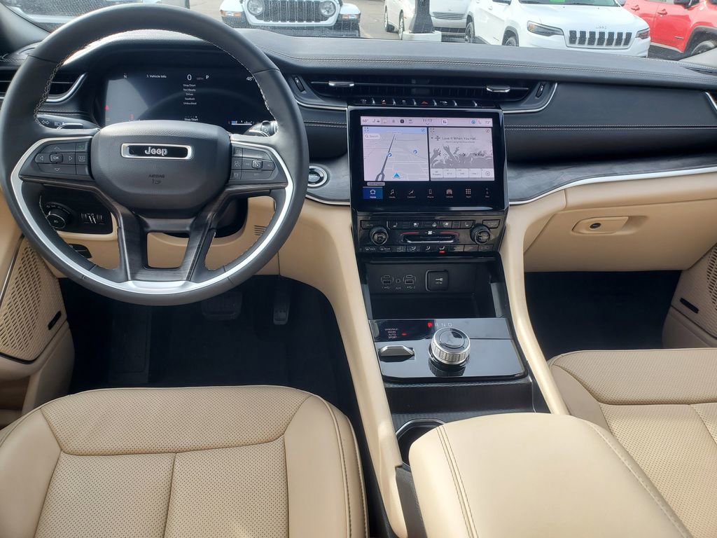 Used 2024 Jeep Grand Cherokee Limited w/ Luxury Tech Group II image 31