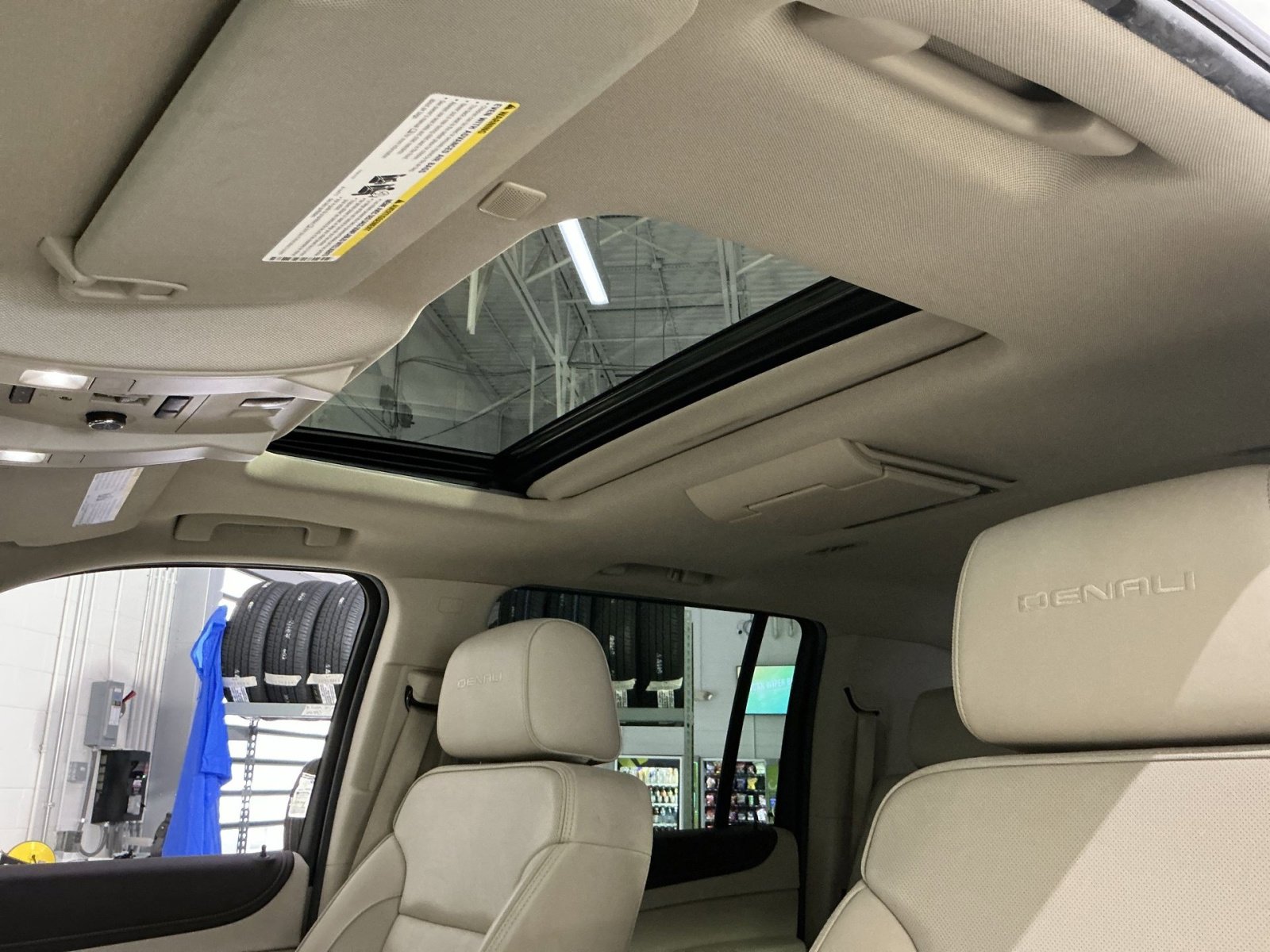 Used 2019 GMC Yukon XL Denali w/ Denali Ultimate Package image 30