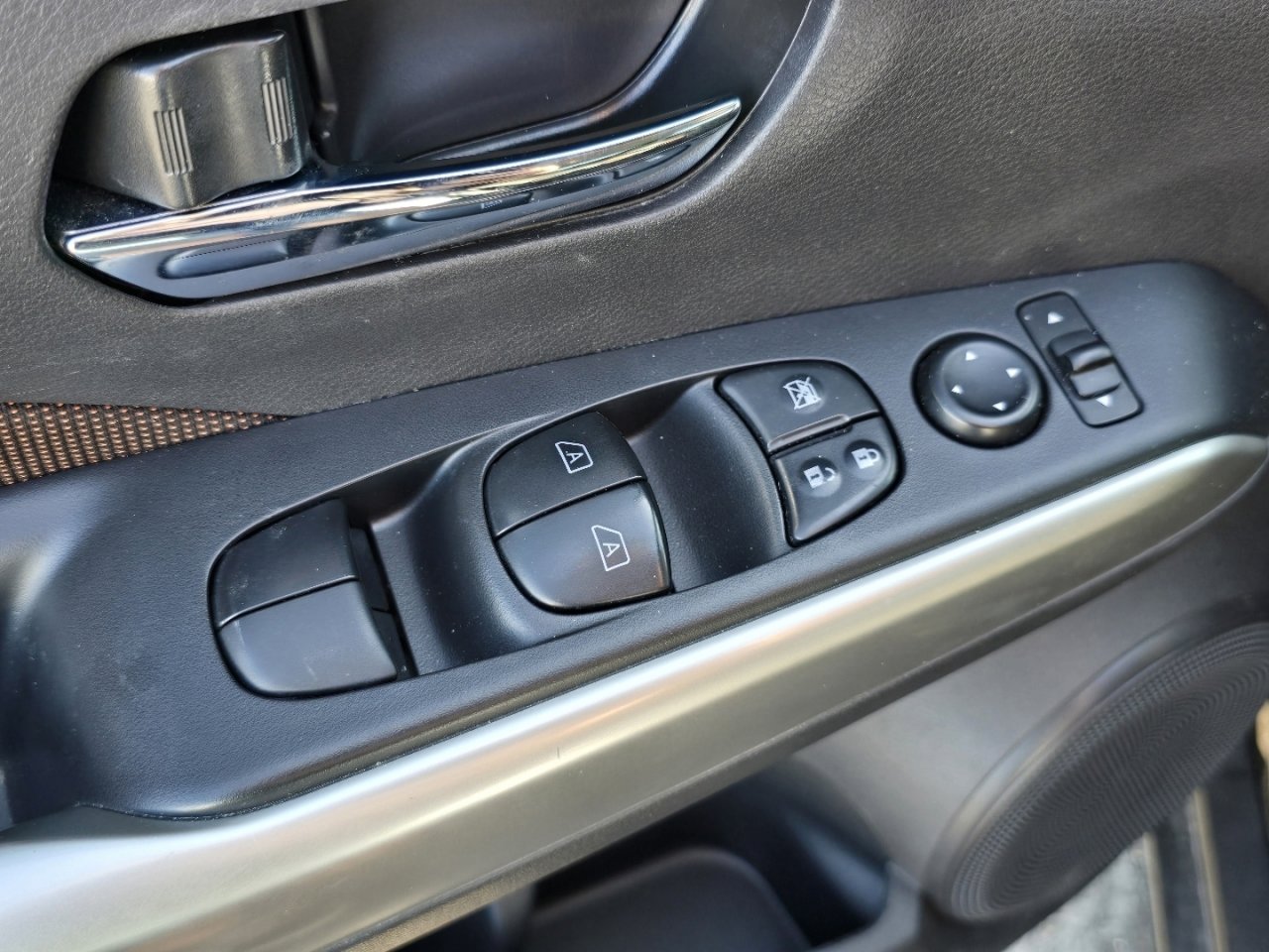 Used 2020 Nissan Kicks SR image 21