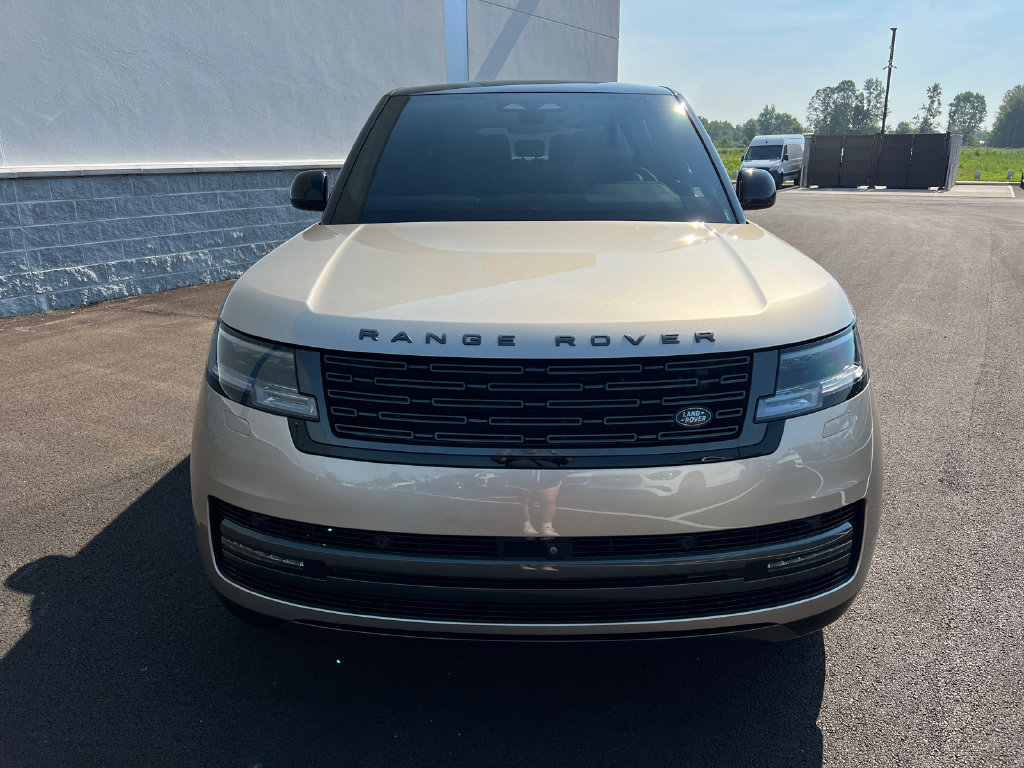 Used 2025 Land Rover Range Rover Long Wheelbase SE AWD/4WD image 3
