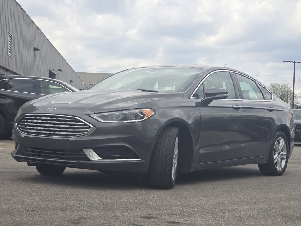 Used 2018 Ford Fusion SE w/ Fusion SE Technology Package image 12