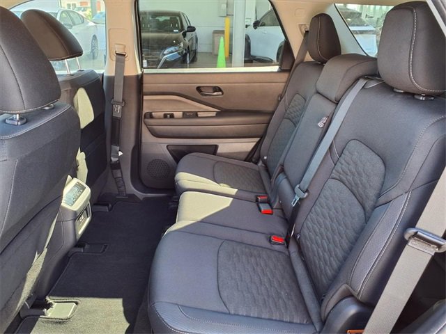 Certified 2024 Nissan Pathfinder SV image 18