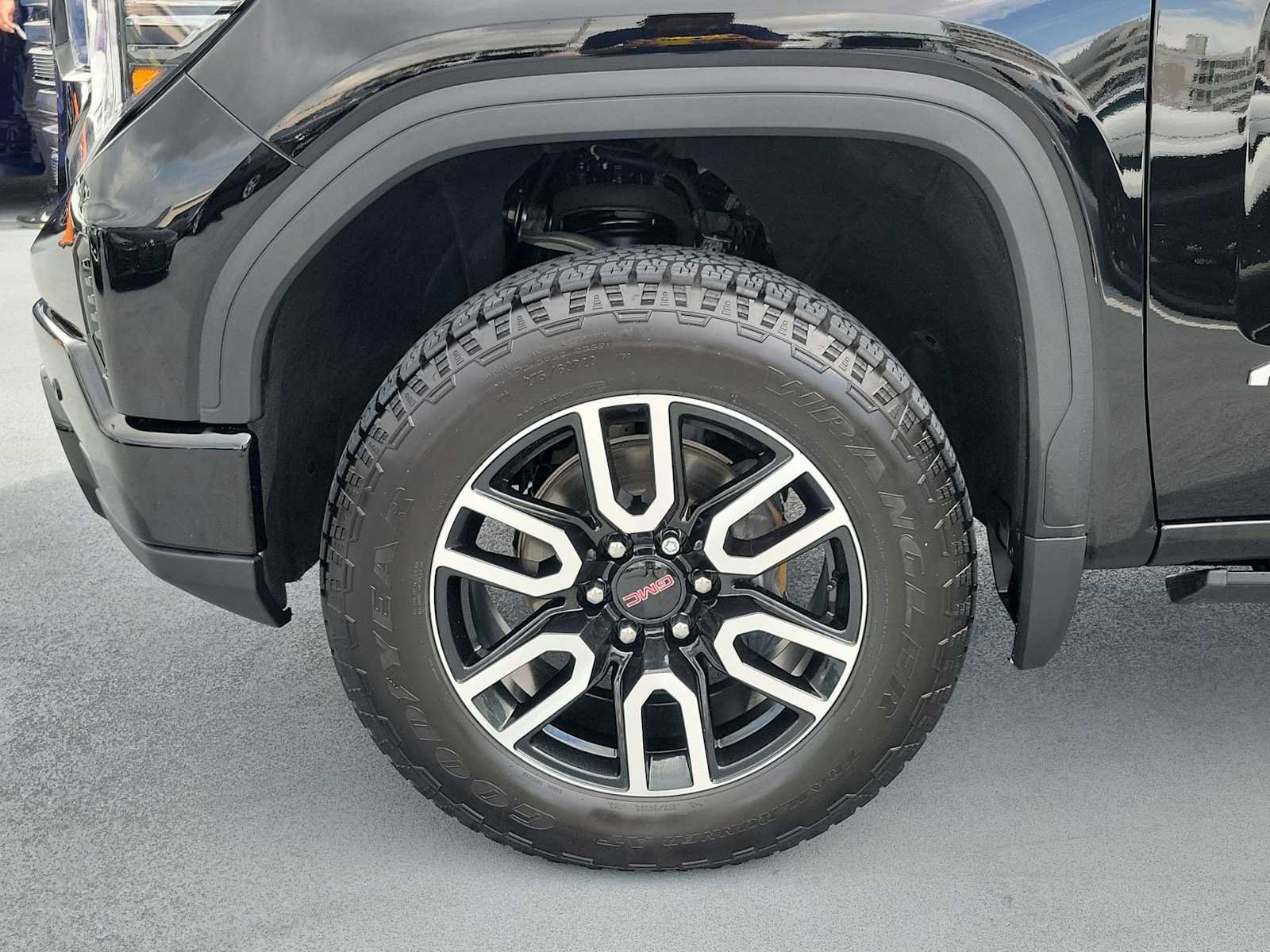 Used 2023 GMC Sierra 1500 AT4 w/ Technology Package AWD/4WD image 12