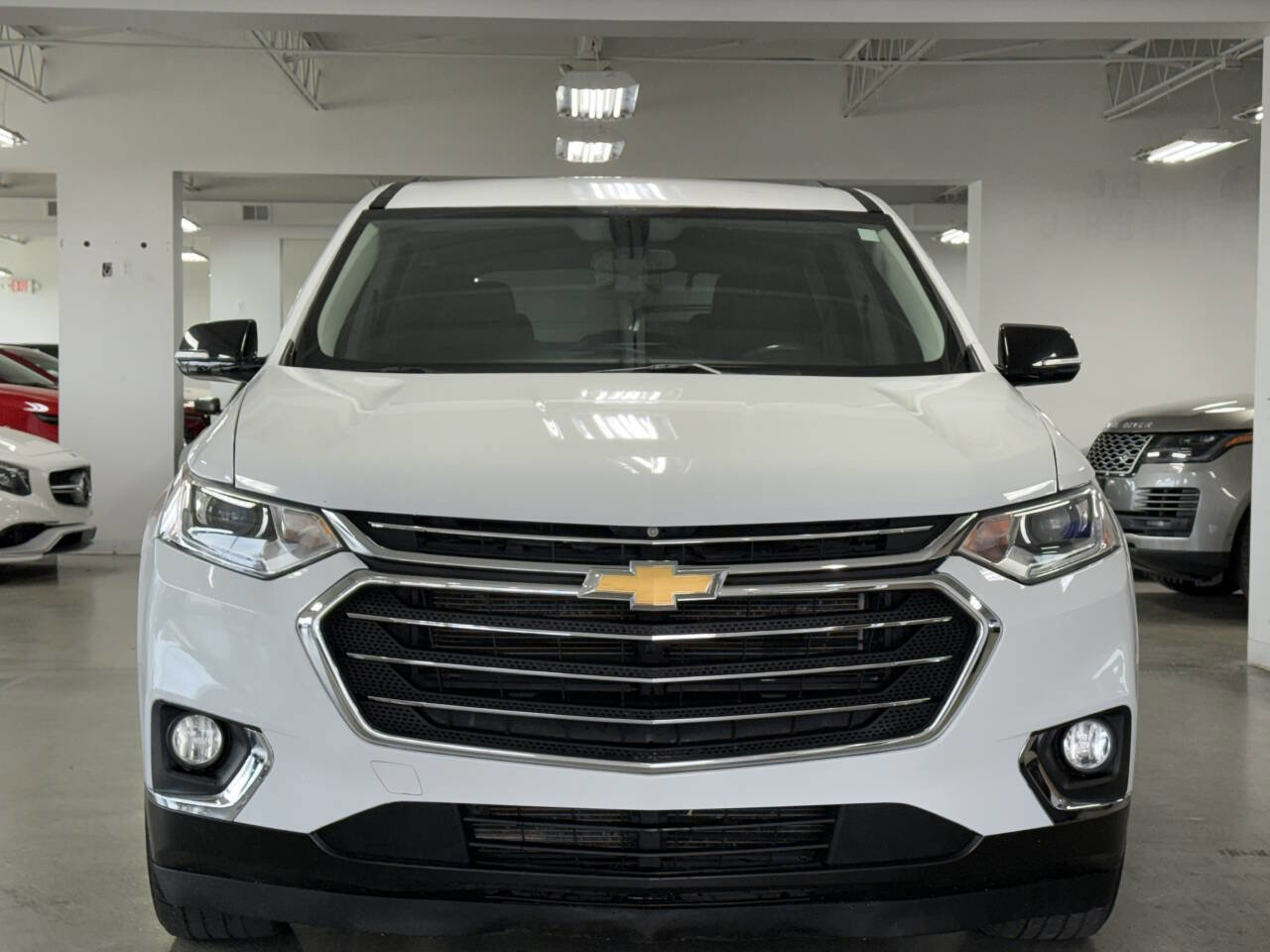 Used 2019 Chevrolet Traverse LT w/ LPO, Cargo Package FWD image 2