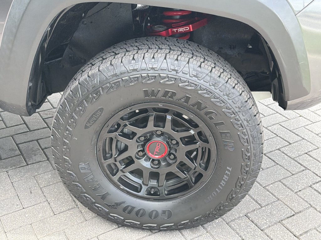 Used 2022 Toyota Tacoma TRD Pro AWD/4WD image 9