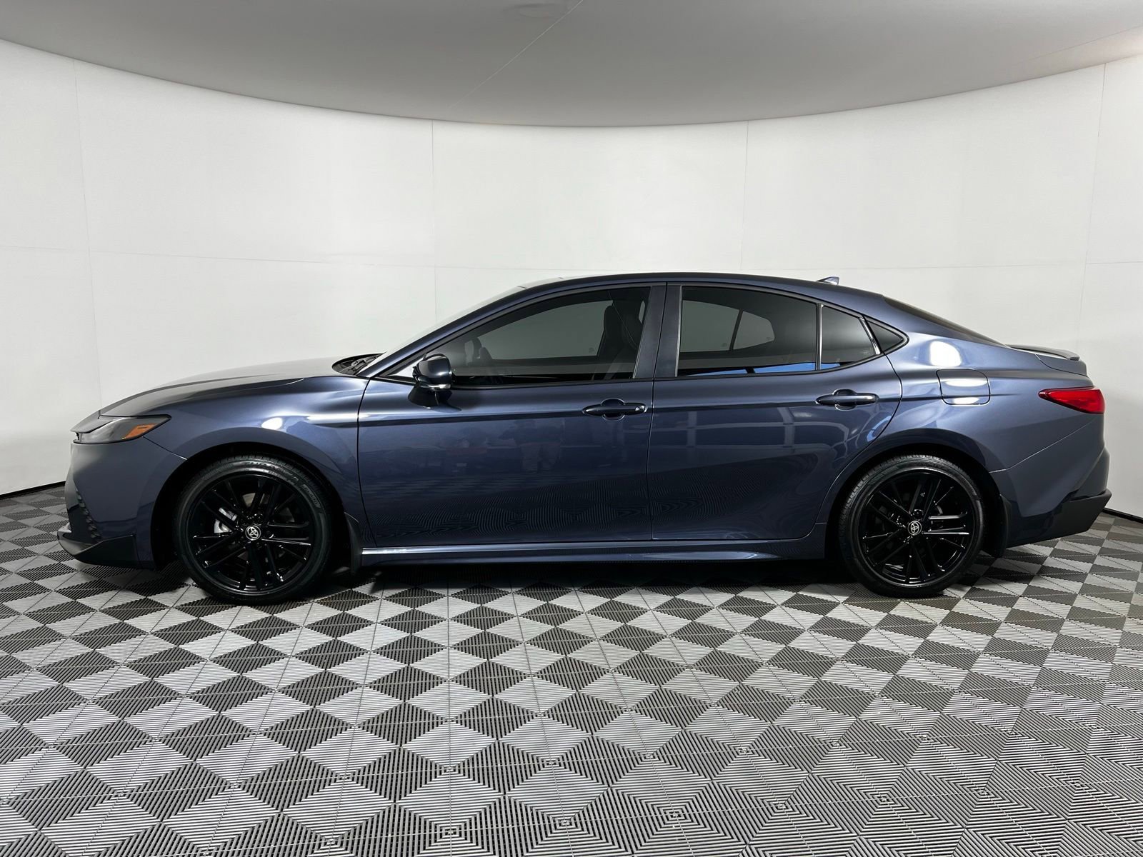 Used 2026 Toyota Camry SE w/ Multimedia Upgrade Package FWD image 8