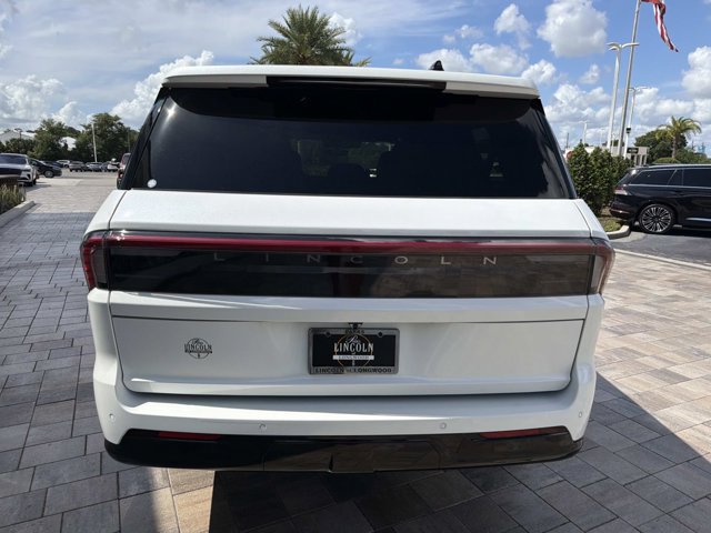 New 2026 Lincoln Navigator L Reserve w/ Jet Appearance Package AWD/4WD image 3