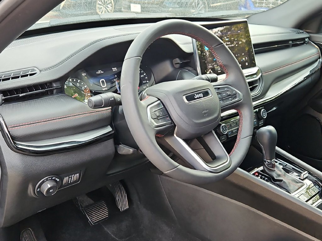 Used 2025 Jeep Compass Trailhawk AWD/4WD image 12