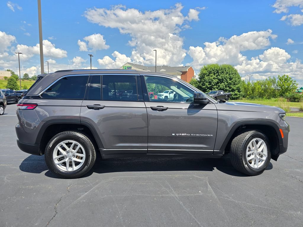 Used 2024 Jeep Grand Cherokee Laredo X AWD/4WD image 9