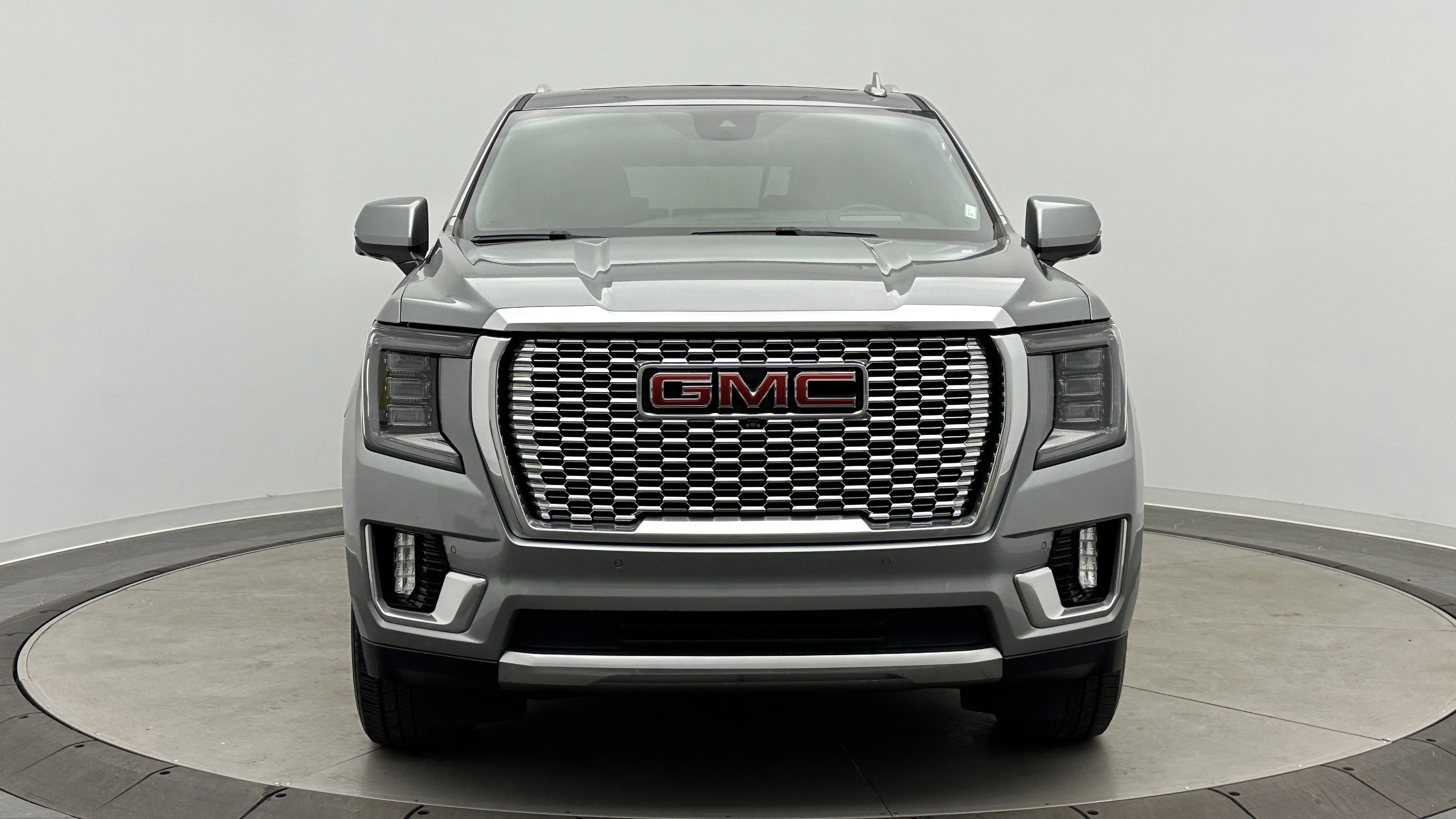 Used 2023 GMC Yukon XL Denali RWD image 2