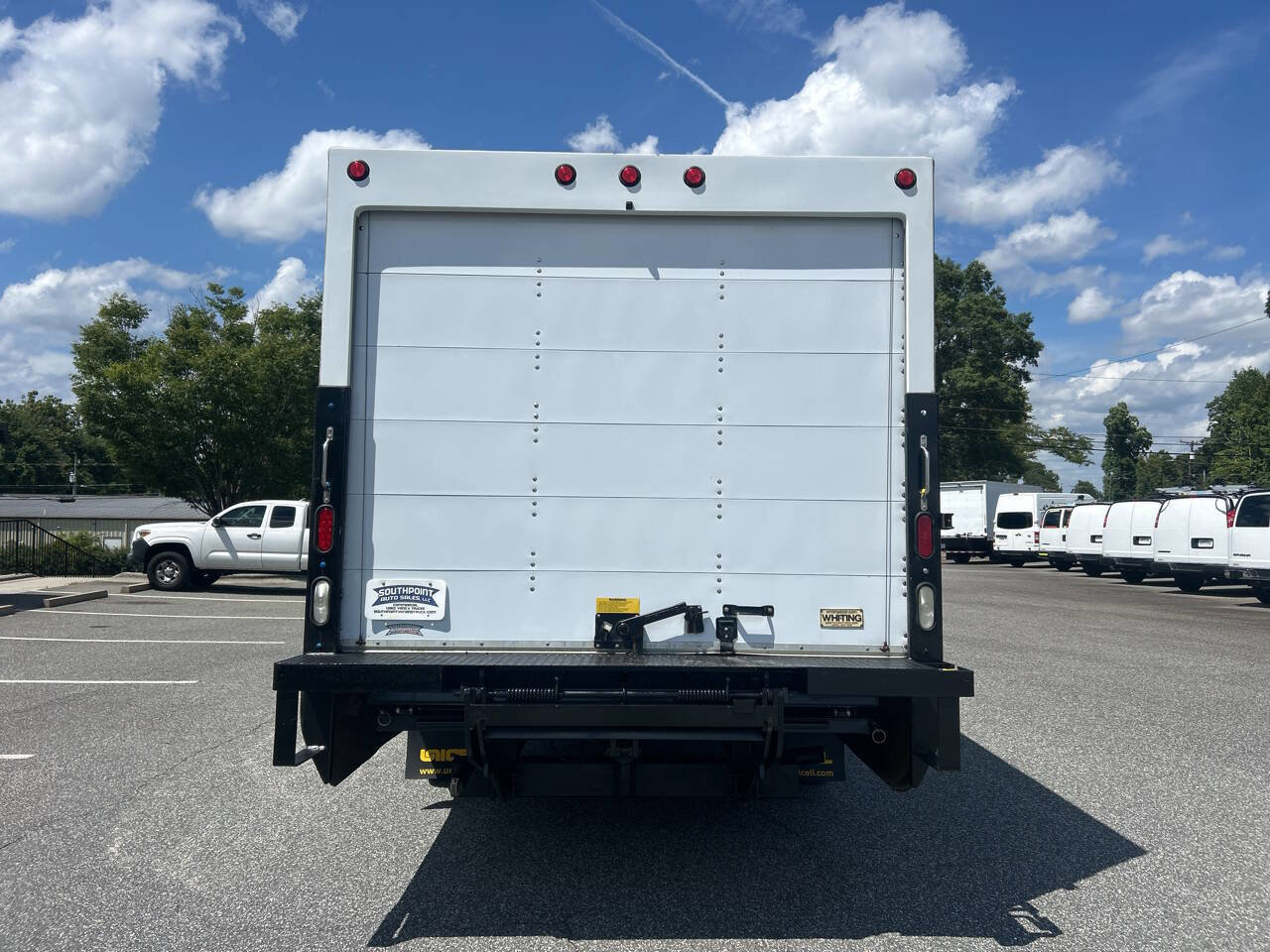 Used 2018 Chevrolet Express 3500 w/ Power Convenience Package image 9