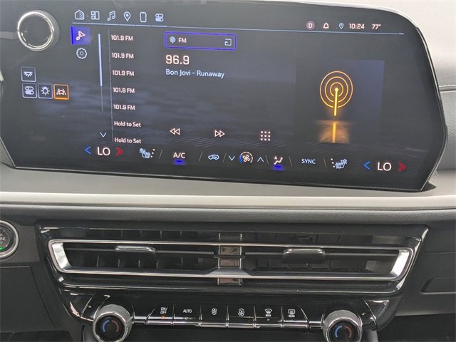 Used 2025 Chevrolet Traverse LT image 16