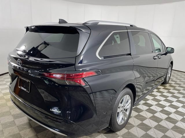 Used 2025 Toyota Sienna Limited AWD/4WD image 7