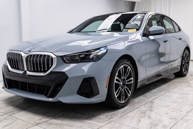 Used 2026 BMW 530i xDrive image 4