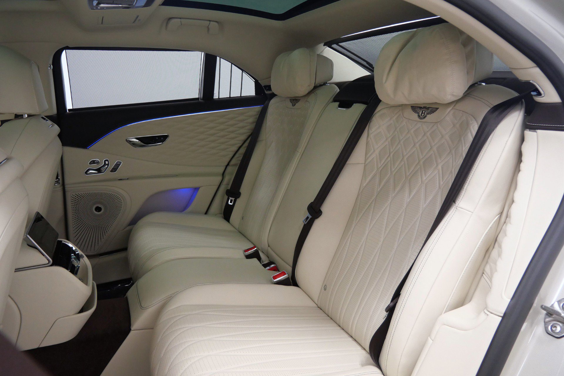 Used 2022 Bentley Flying Spur Plug-In Hybrid image 16