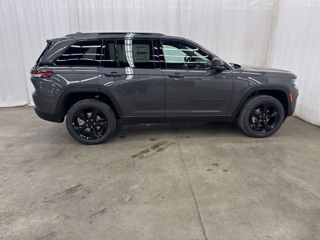 New 2025 Jeep Grand Cherokee Altitude image 26