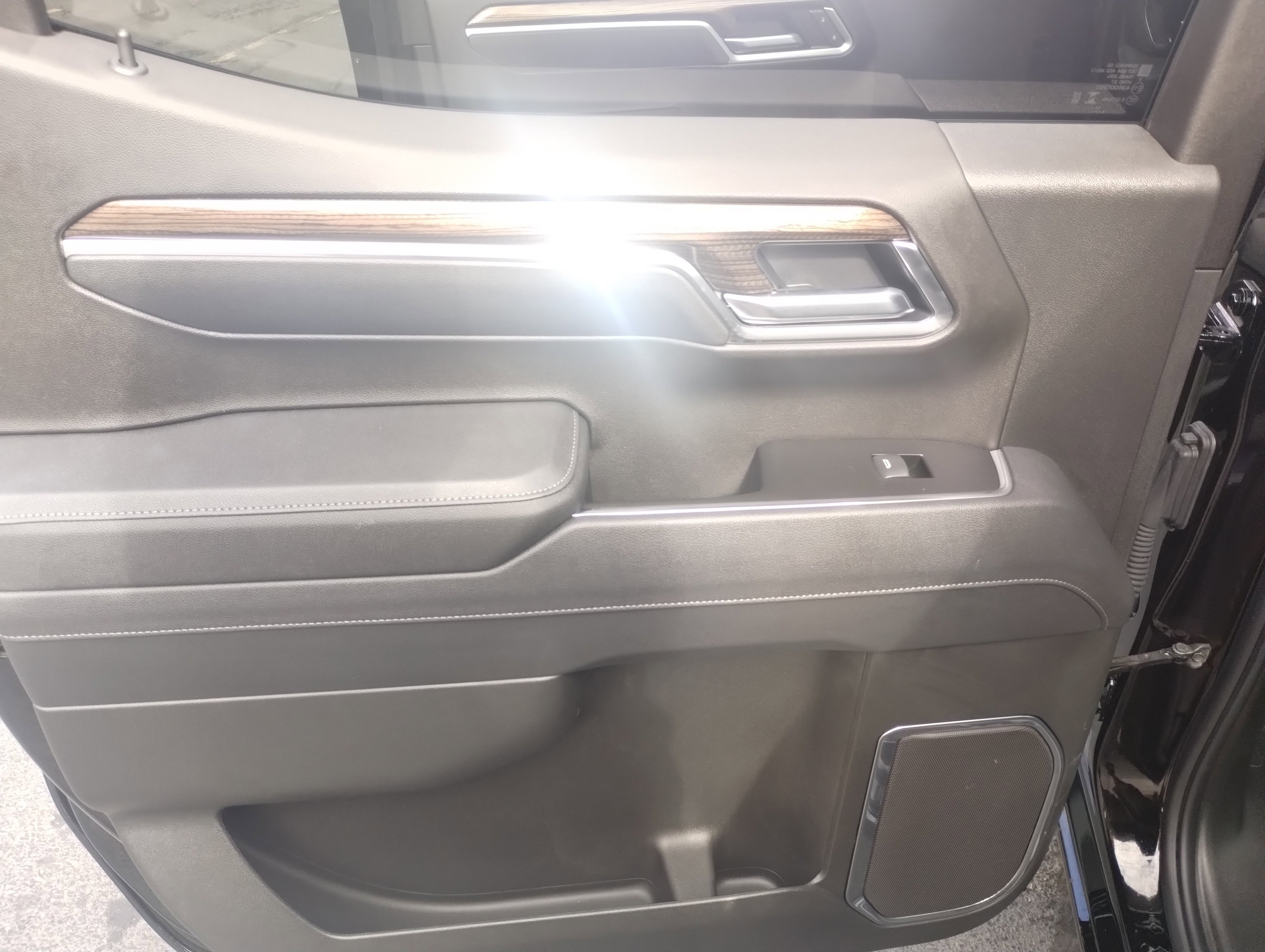 Used 2025 Chevrolet Silverado 1500 LT image 16