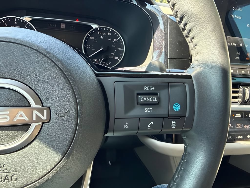 Used 2023 Nissan Pathfinder SL AWD/4WD image 19
