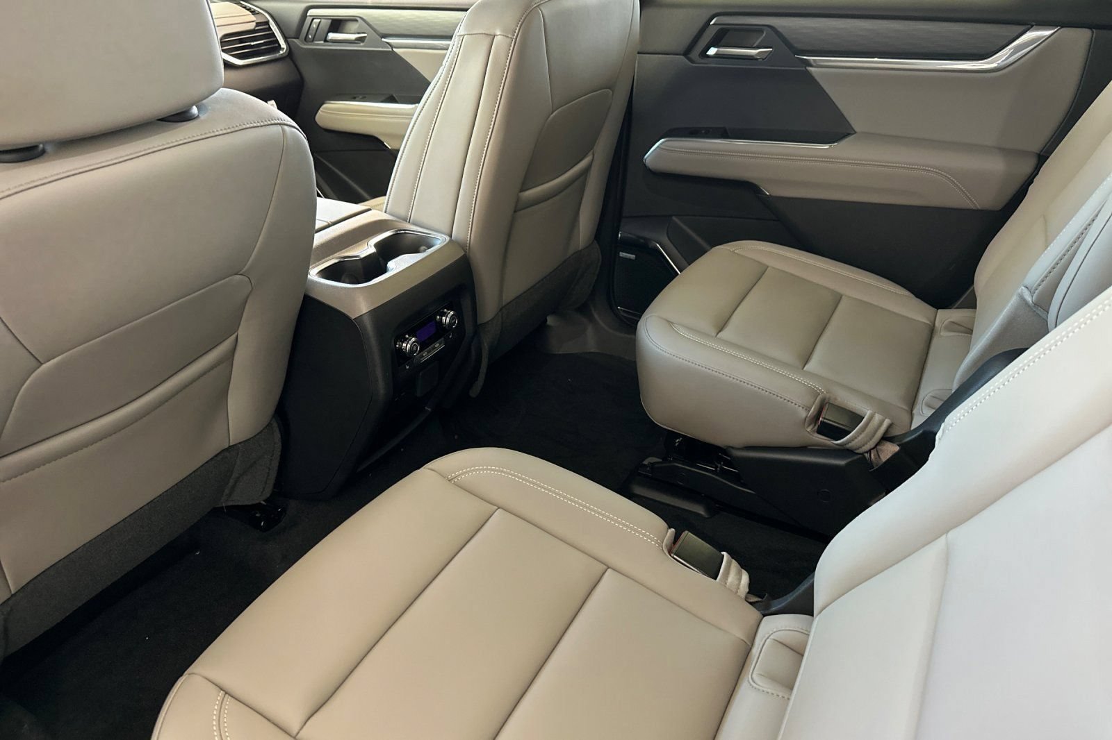 New 2025 GMC Acadia Elevation w/ Super Cruise Package FWD image 13