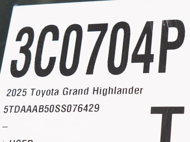 Used 2025 Toyota Grand Highlander AWD image 32