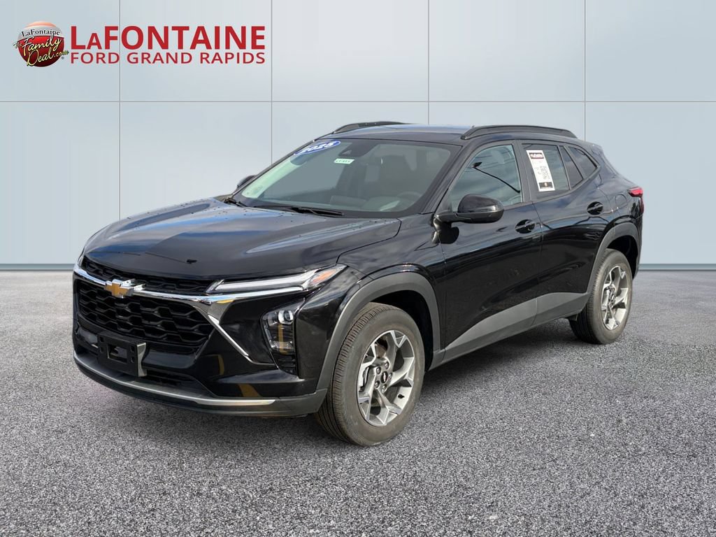 Used 2025 Chevrolet Trax LT FWD image 1
