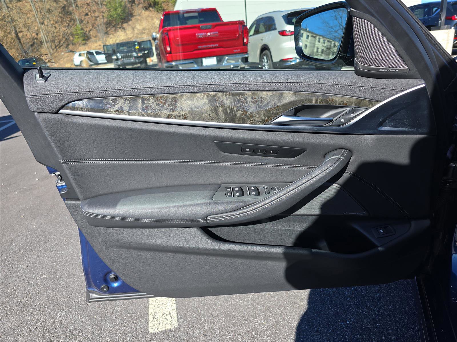 Used 2023 BMW M550i xDrive w/ Executive Package image 19