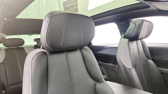 Used 2024 Cadillac Lyriq Tech RWD image 36