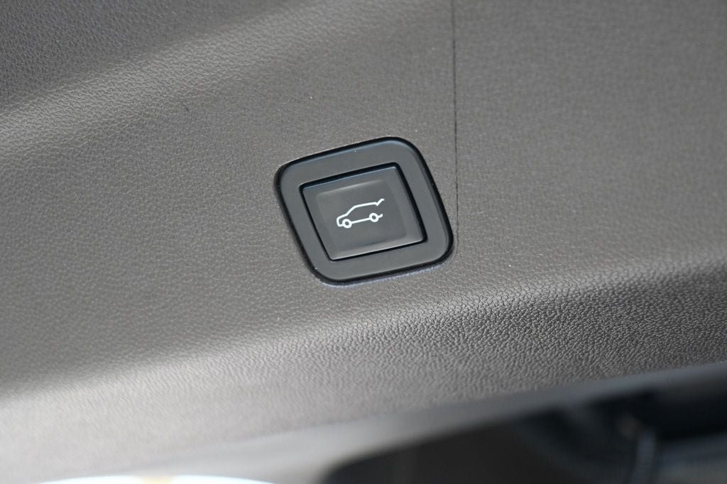 Used 2023 GMC Yukon SLT RWD image 24