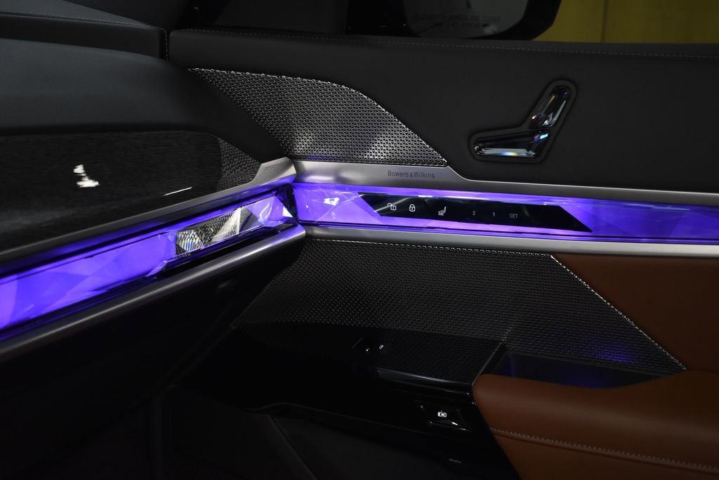 Used 2025 BMW i7 xDrive60 AWD/4WD image 33