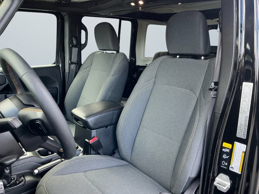 Used 2024 Jeep Wrangler Unlimited AWD/4WD image 10