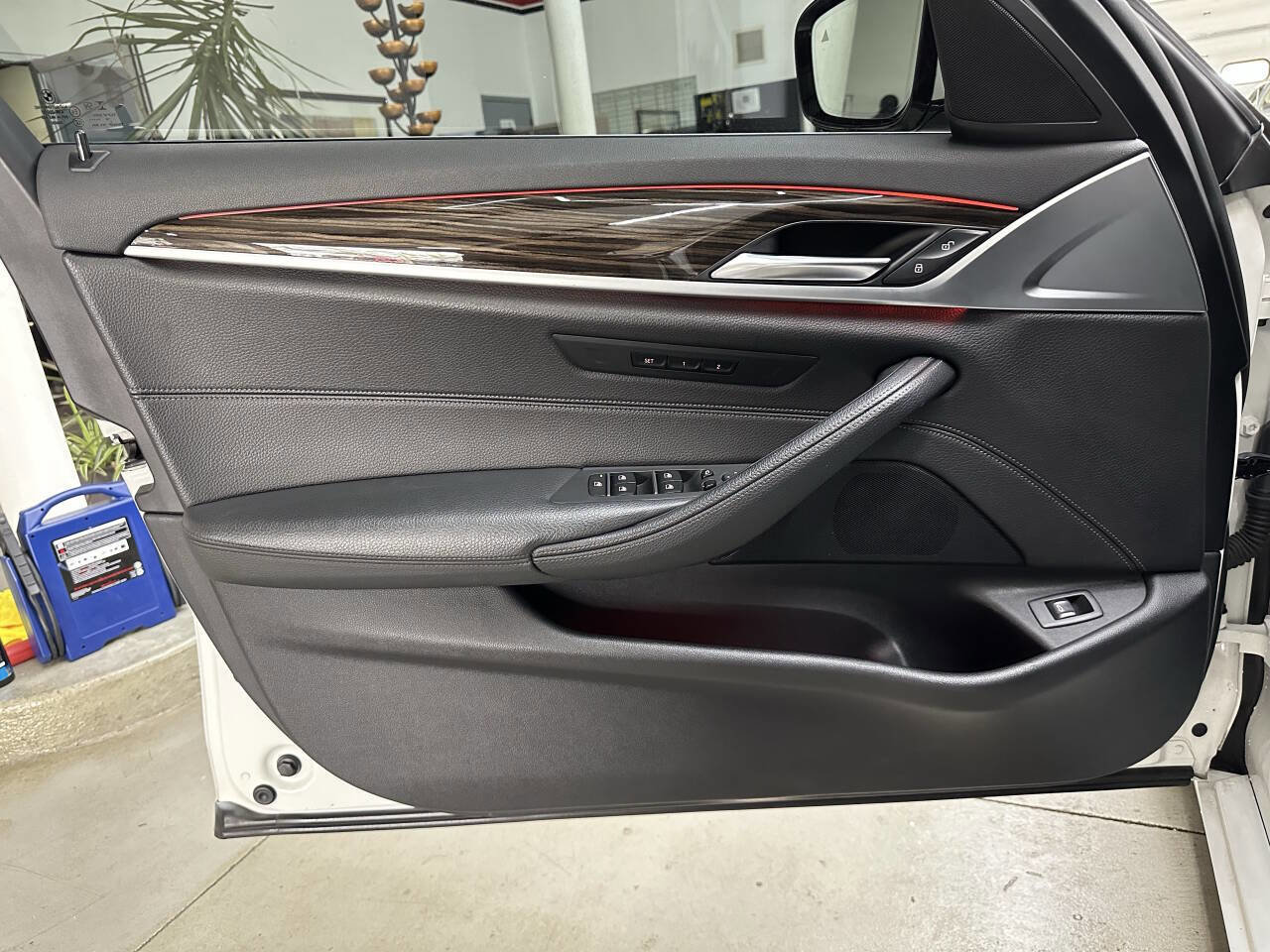 Used 2020 BMW 530i w/ Convenience Package image 10