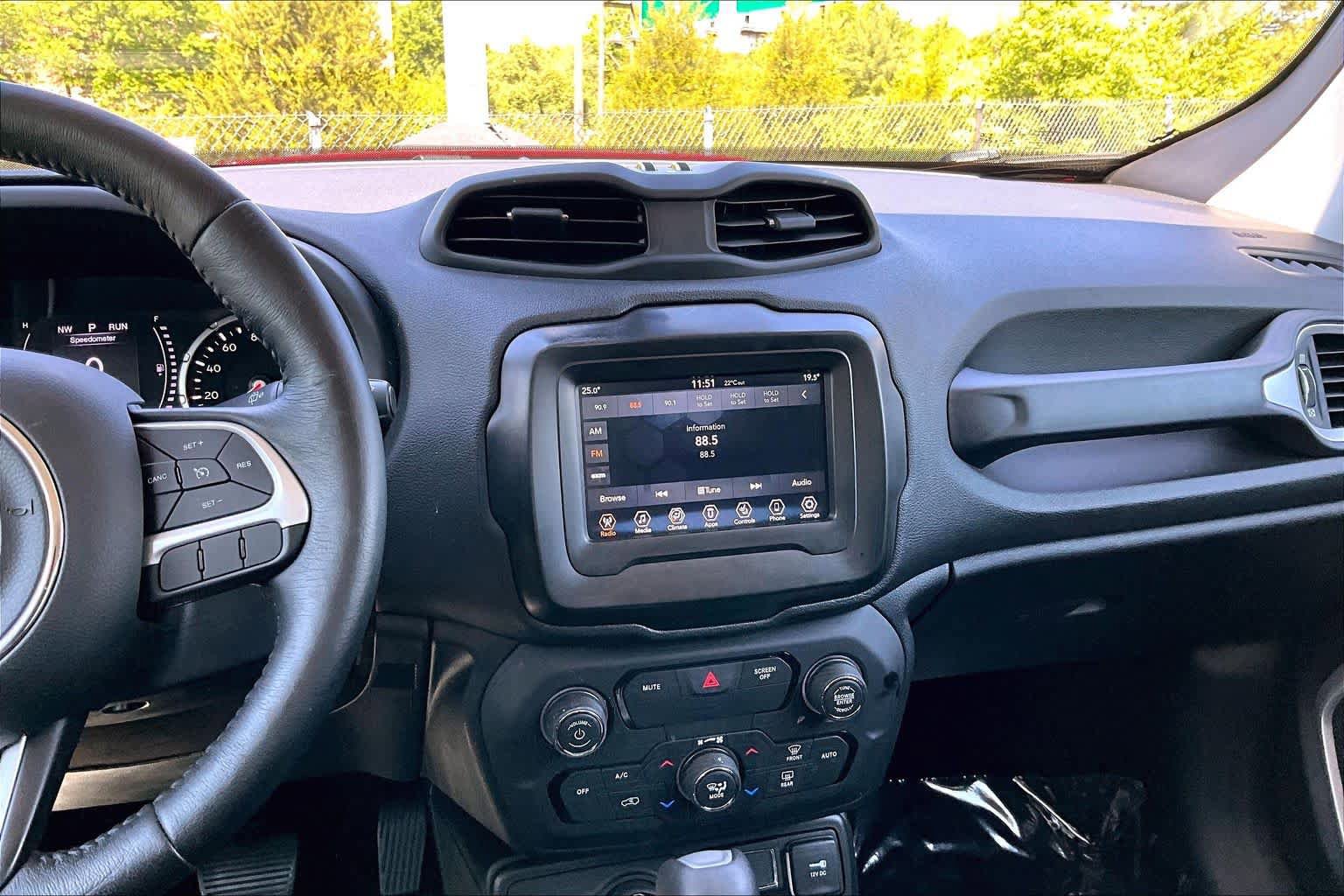 Used 2018 Jeep Renegade Latitude w/ Cold Weather Group AWD/4WD image 7