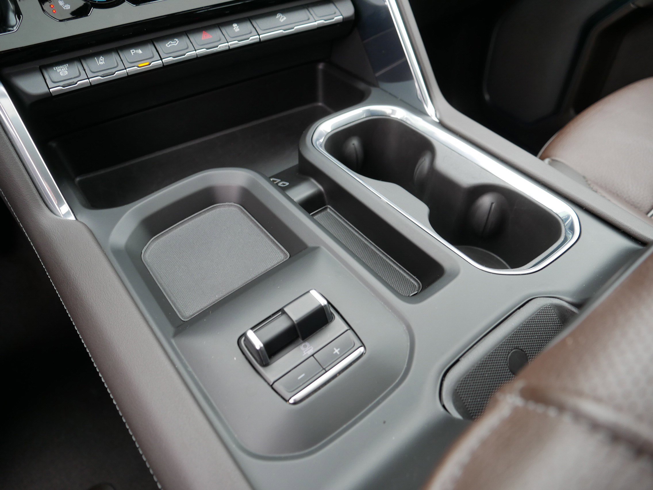 Used 2024 GMC Sierra 3500 Denali w/ Denali Reserve Package image 33