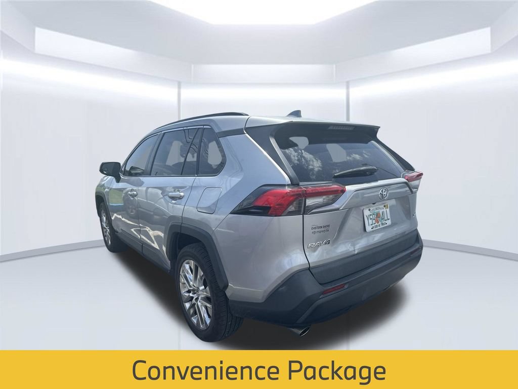 Used 2020 Toyota RAV4 XLE Premium FWD image 5
