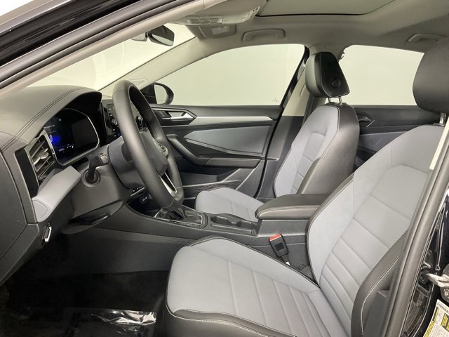 Used 2025 Volkswagen Jetta SE image 11