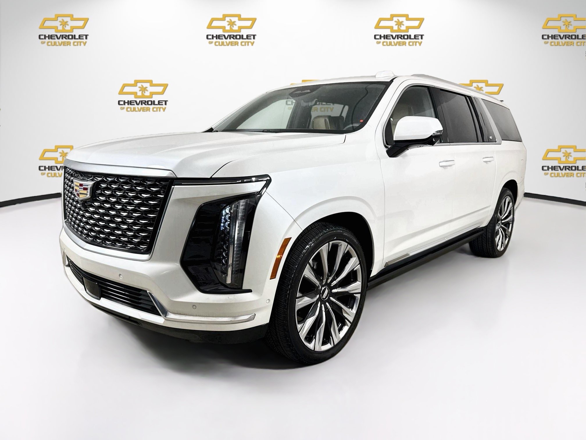 Used 2025 Cadillac Escalade ESV Premium Luxury w/ Touring Package AWD/4WD image 3