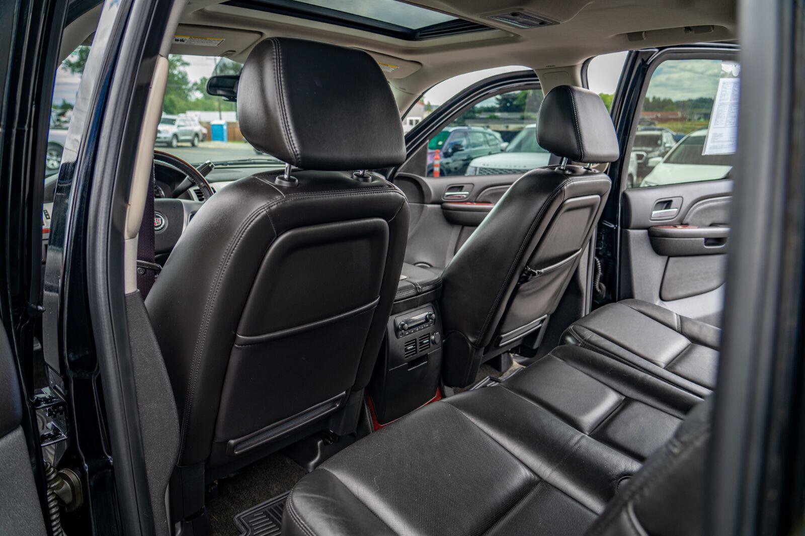 Used 2007 Cadillac Escalade EXT w/ Information Package AWD/4WD image 22