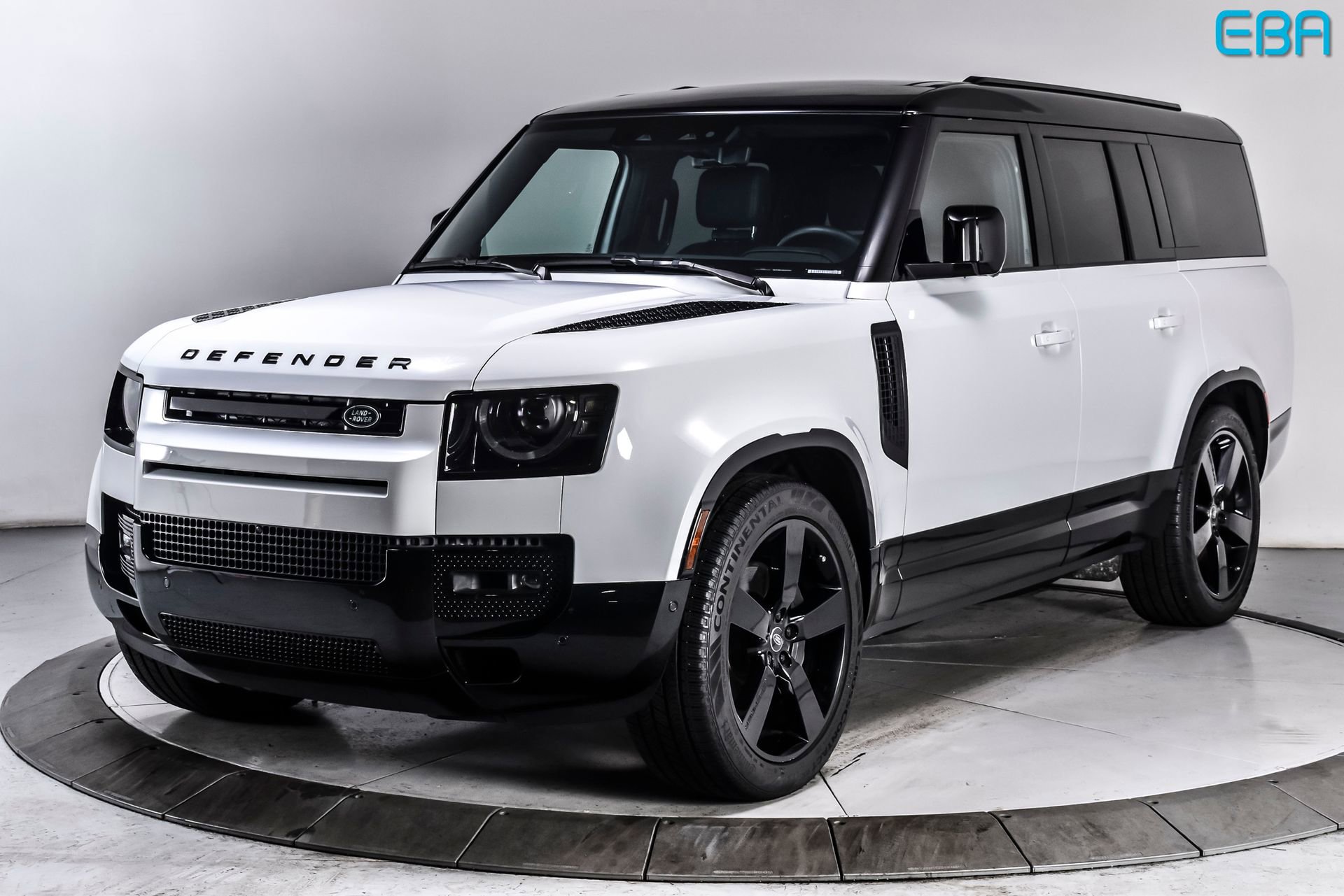 Used 2025 Land Rover Defender 130 X-Dynamic SE AWD/4WD image 2
