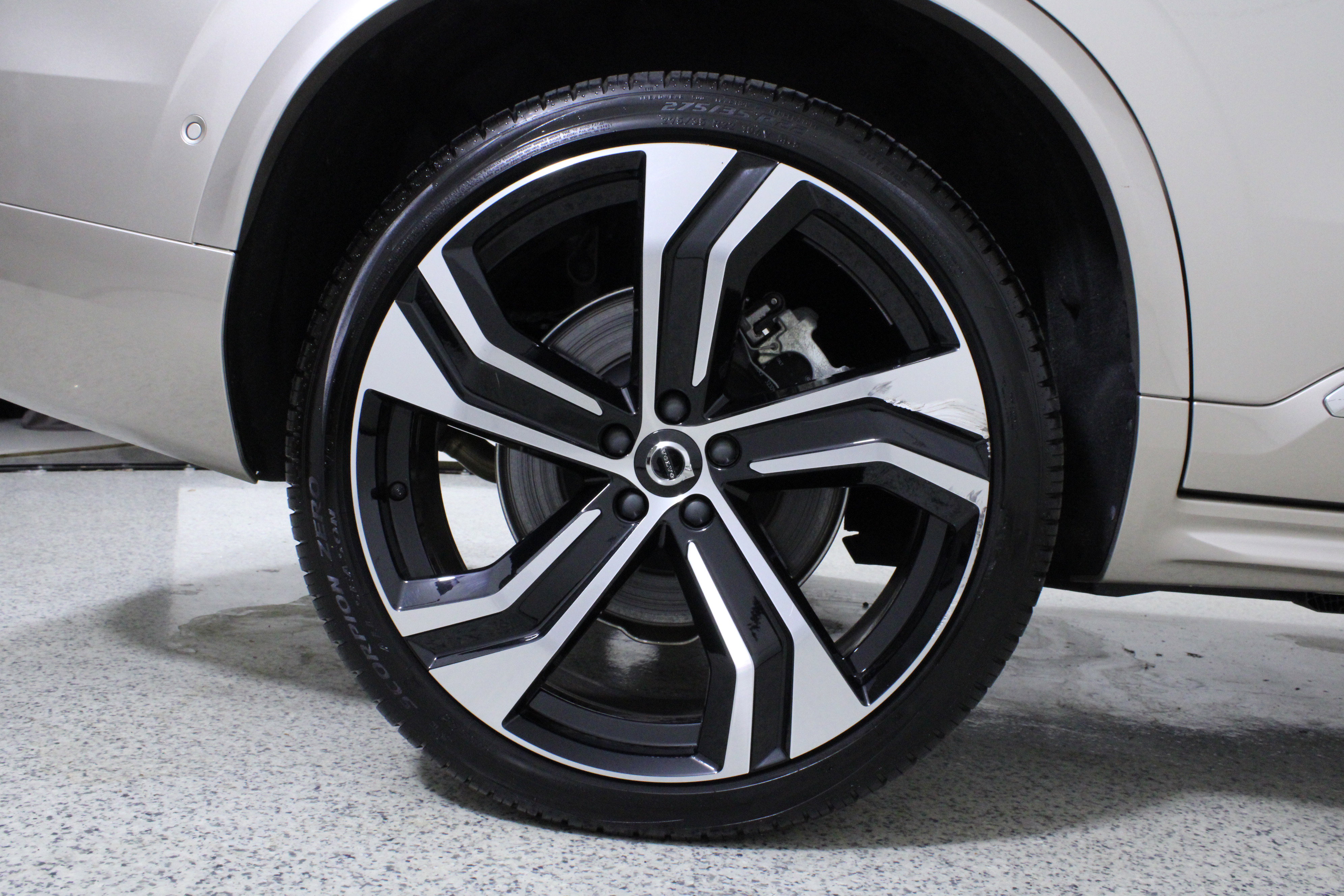 Used 2025 Volvo XC90 B6 Ultra w/ Protection Package Premier image 8