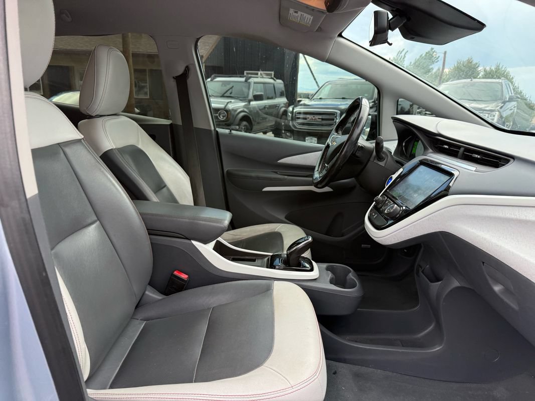 Used 2018 Chevrolet Bolt Premier w/ Driver Confidence II Package FWD image 27