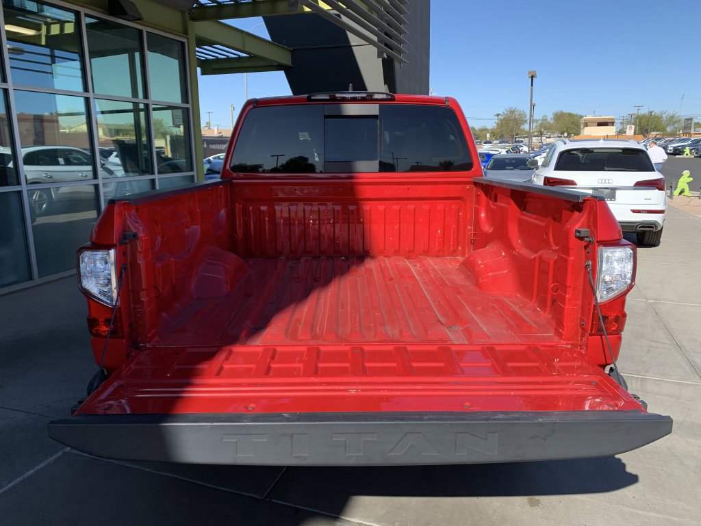 Used 2022 Nissan Titan SV w/ SV Convenience Package RWD image 35