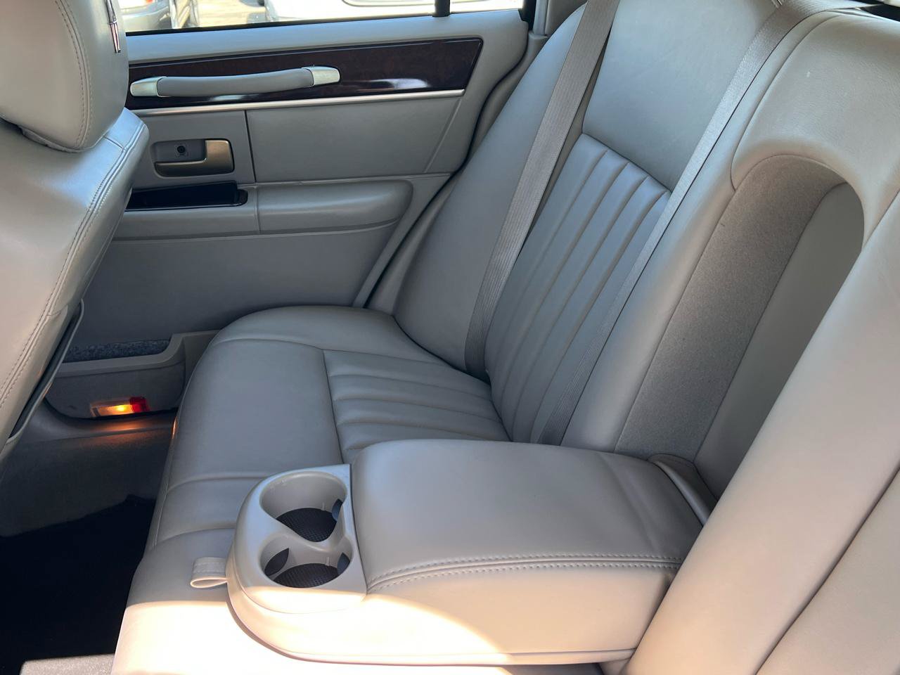 Used 2006 Lincoln Town Car Signature RWD image 55