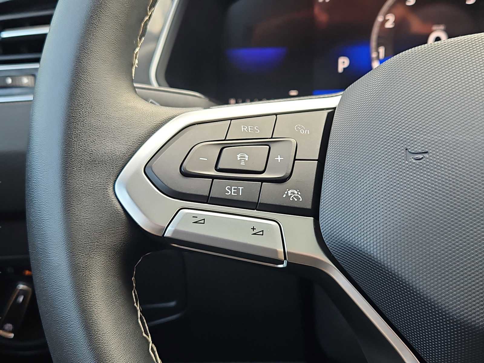 Certified 2023 Volkswagen Tiguan SE w/ Panoramic Sunroof Package image 24