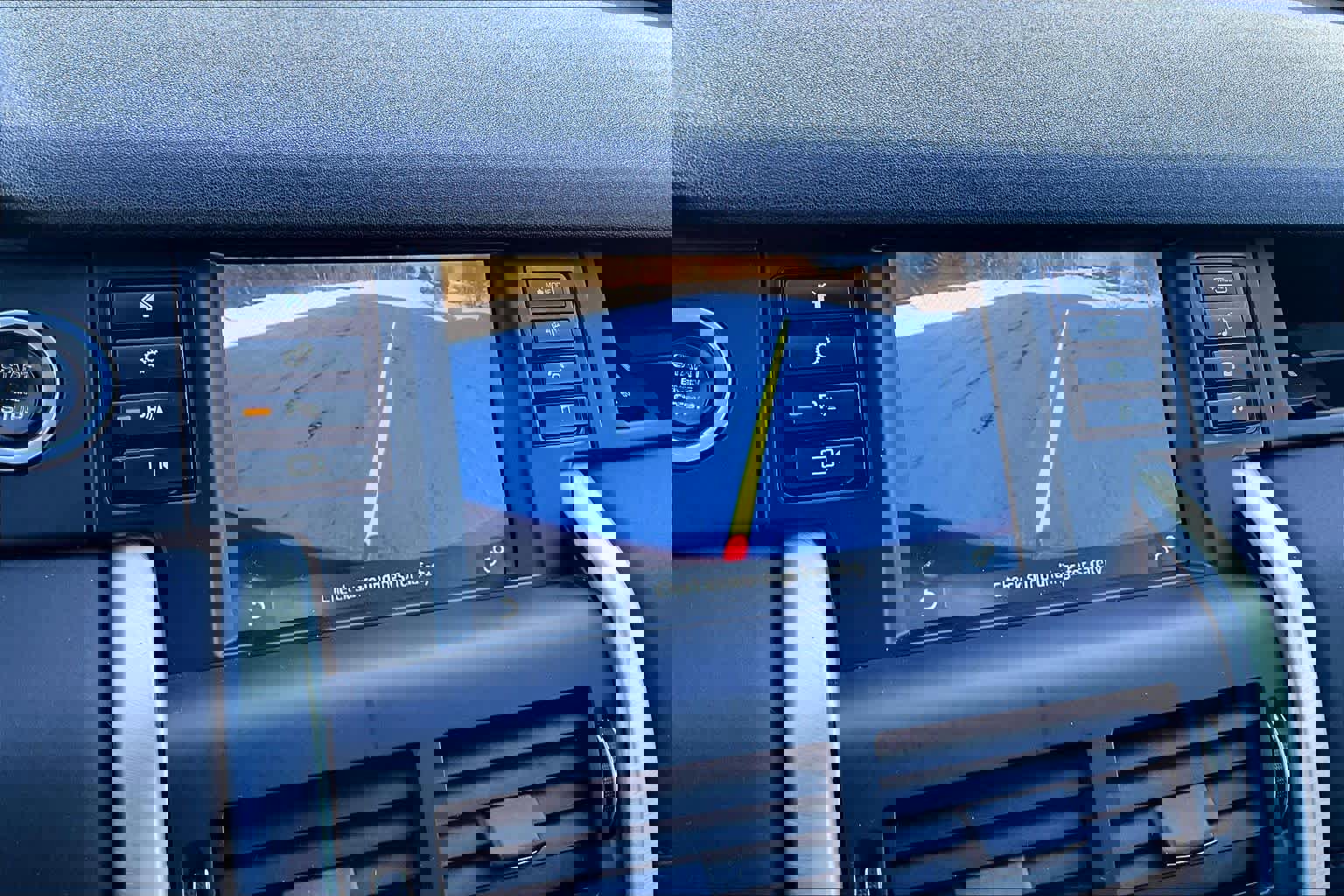 Used 2017 Land Rover Discovery Sport HSE image 29