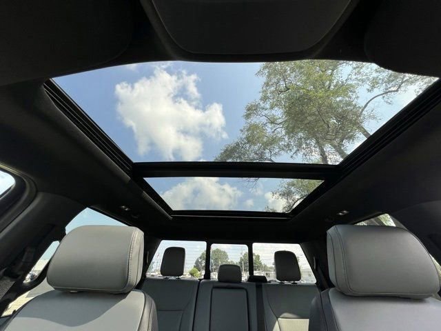 New 2025 Ford F150 Lightning Lariat image 25