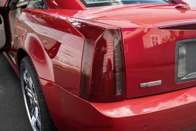 Used 2005 Cadillac XLR RWD image 54