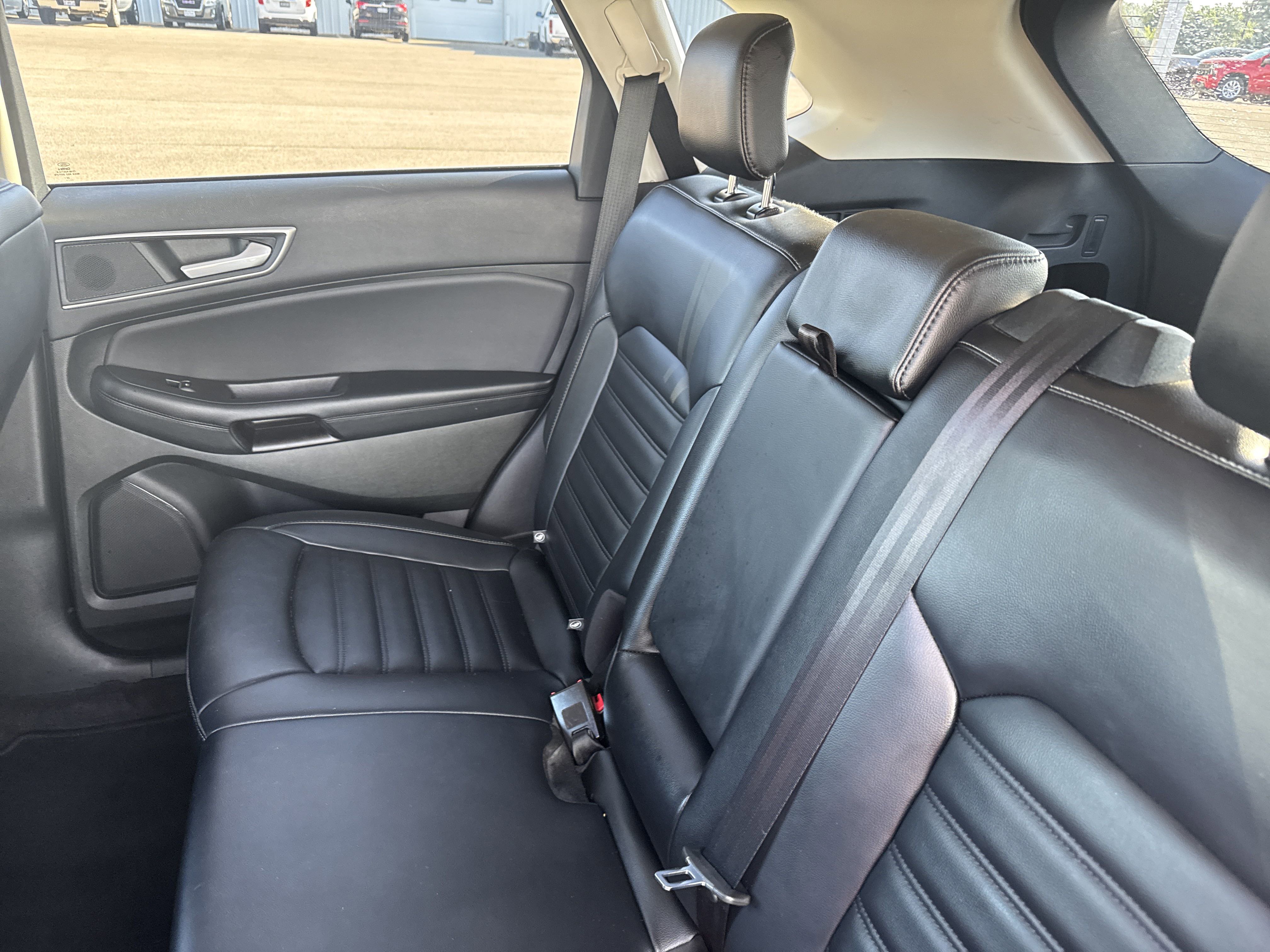 Used 2023 Ford Edge SEL image 12